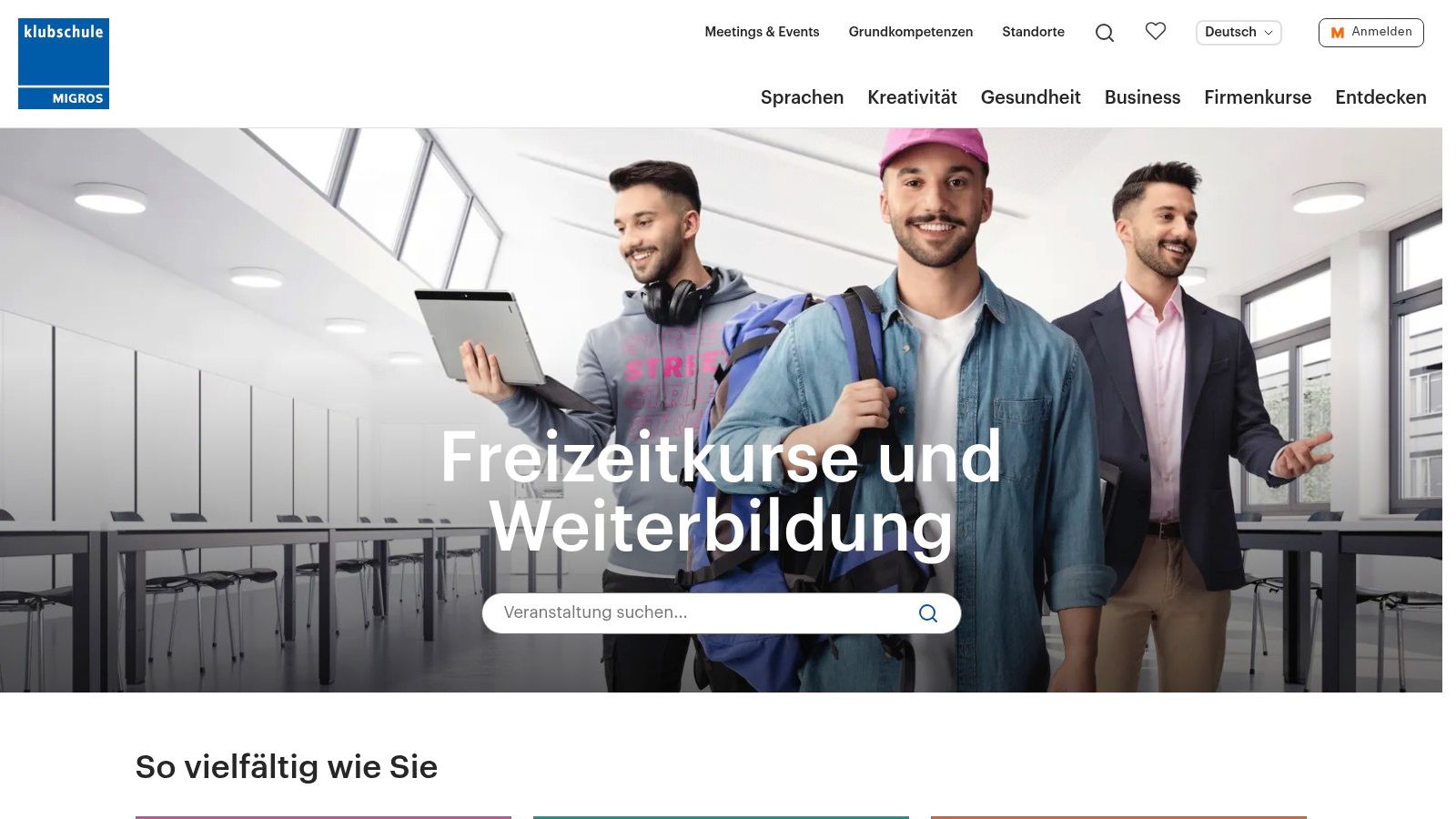 Step-Aerobic-Teilnehmerinnen in einem Kursraum der Klubschule Migros