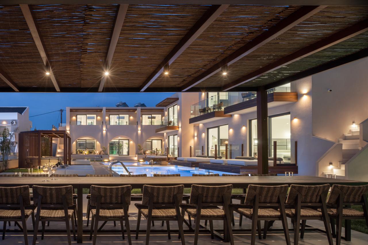 Kreta Villa Pool bei Abendlicht