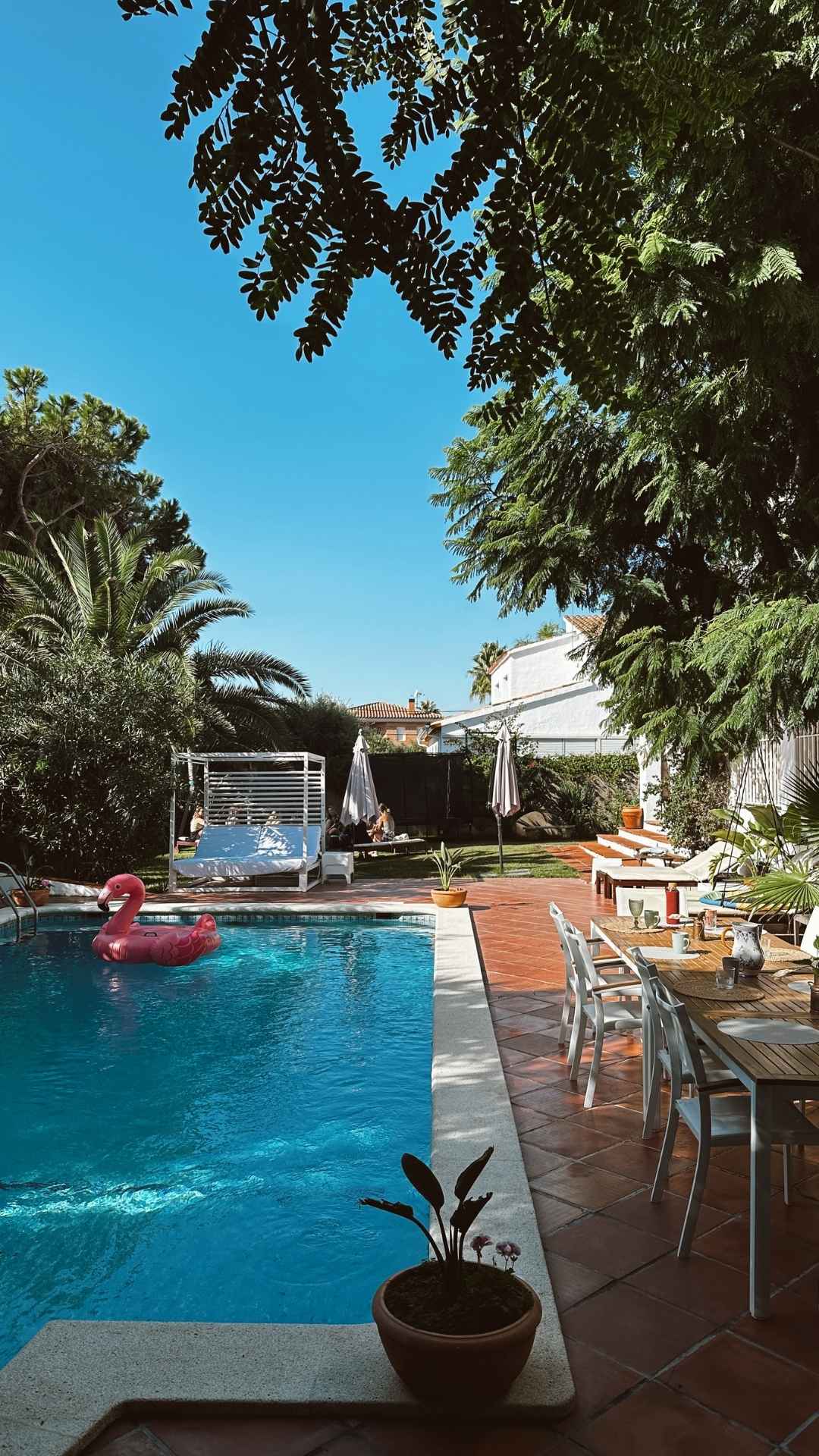 spanien retreat cambrils pool